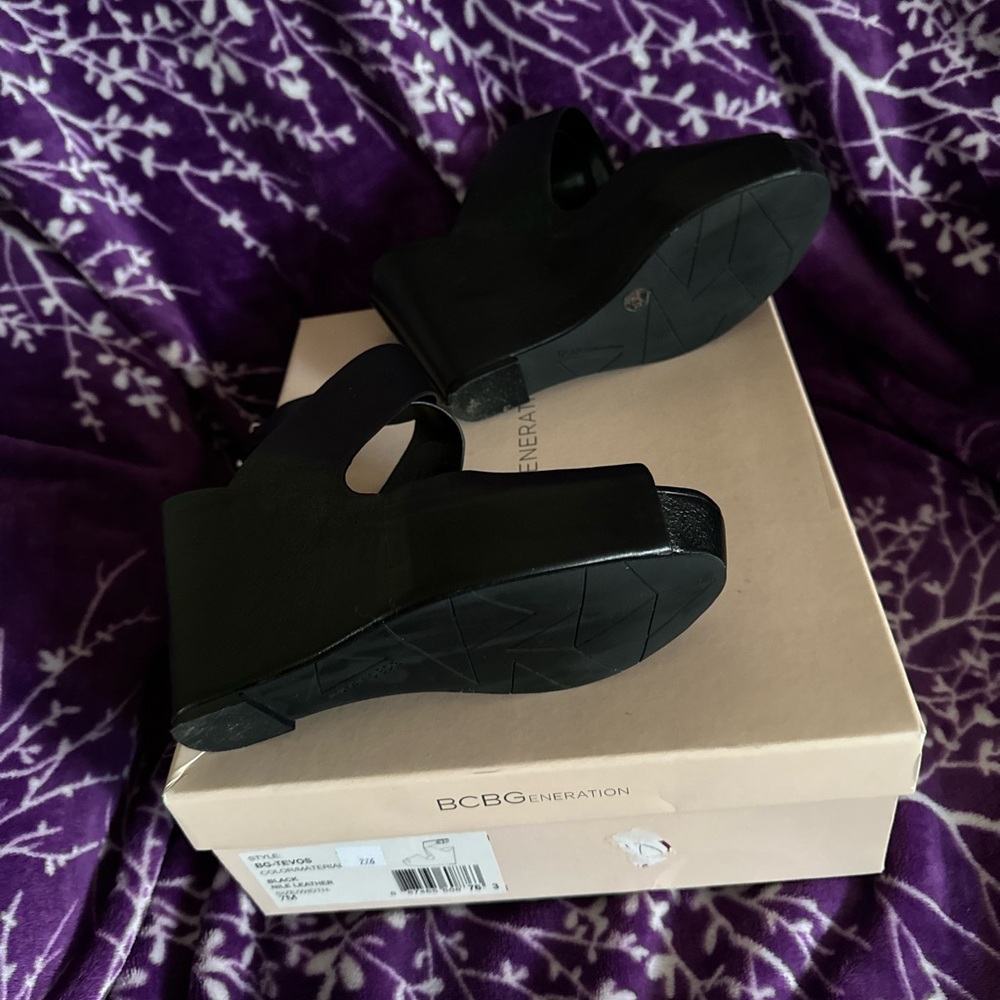 Bcbgmaxazria black platform shoes - Picture 2 of 8